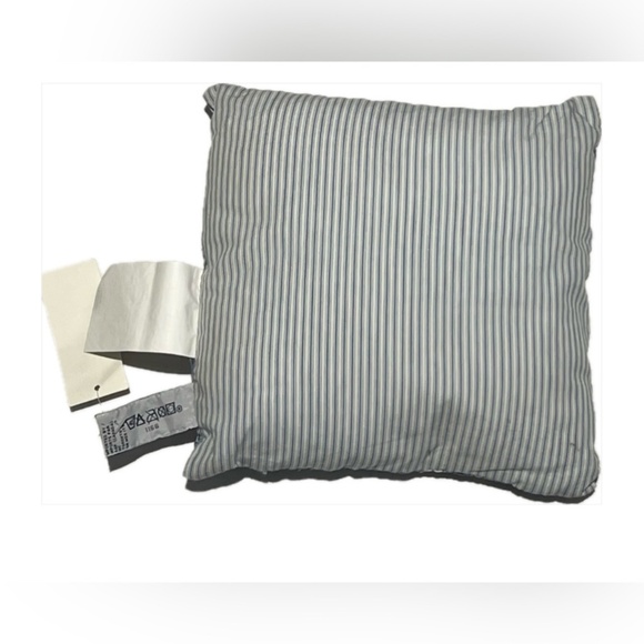 NWT Gap Kids decorative pillow with patchwork detail, - Picture 4 of 7